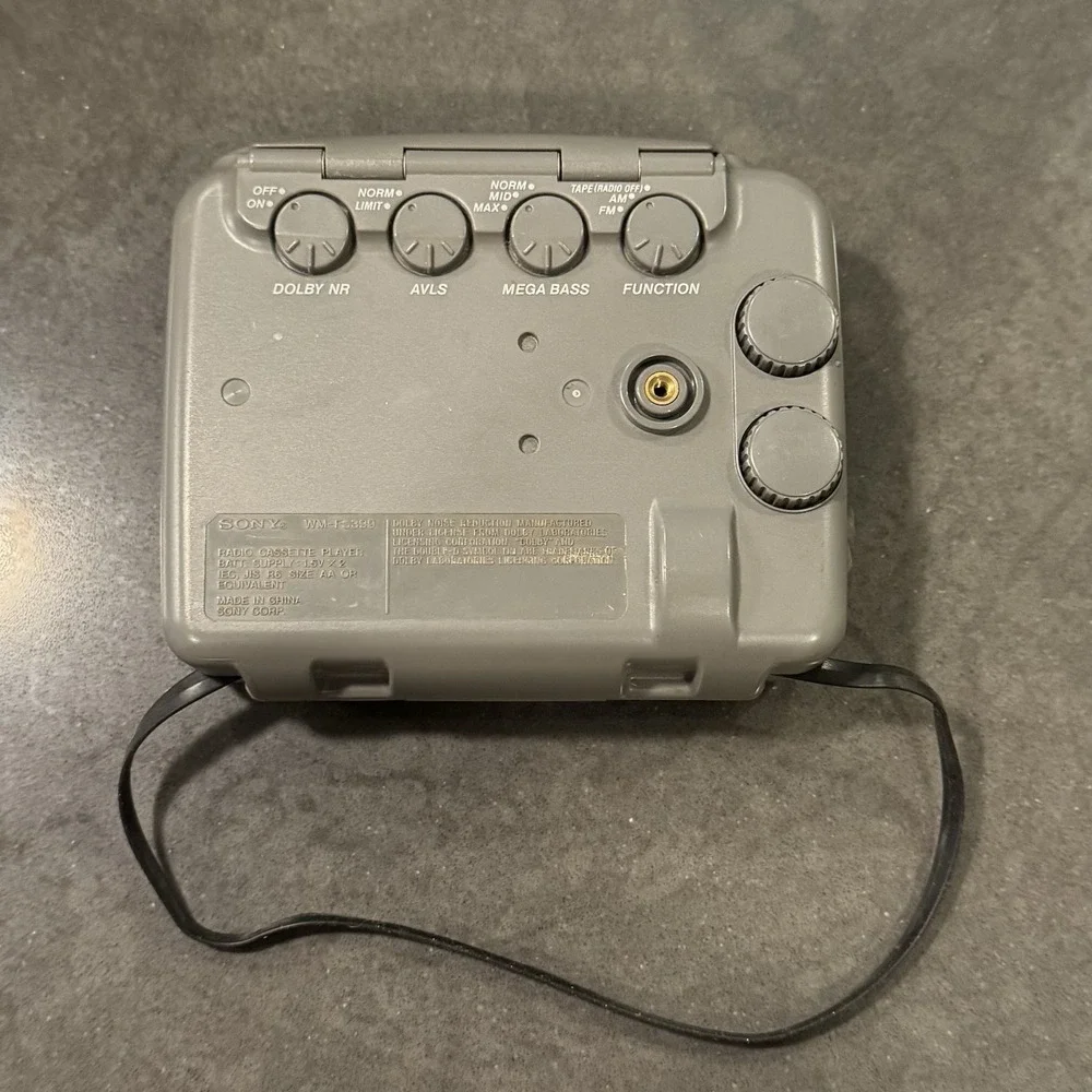 Sony Sports Walkman FM/AM Cassette Player WM-FS399 - UNTESTED